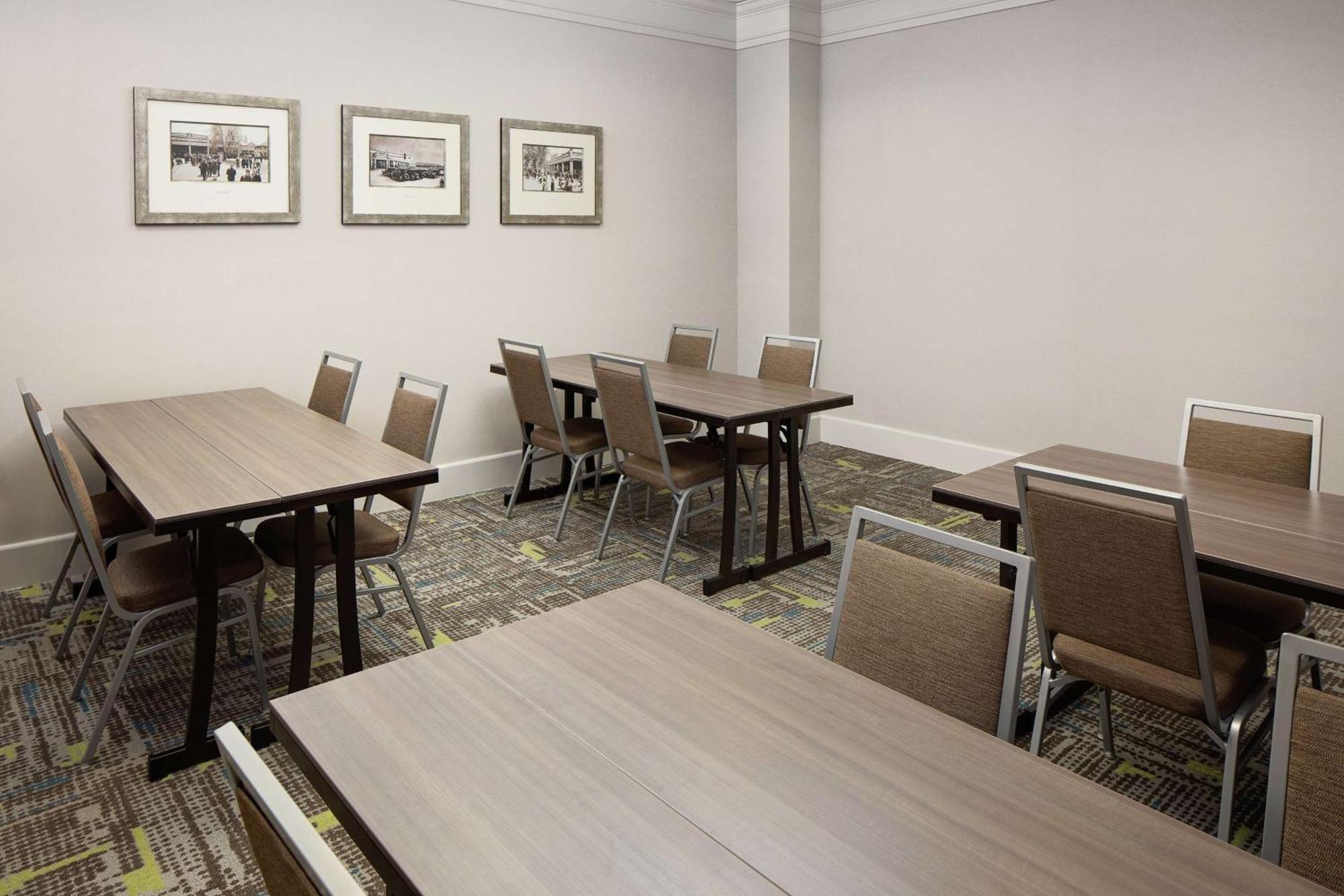 Hampton Inn Louisville Downtown Bagian luar foto