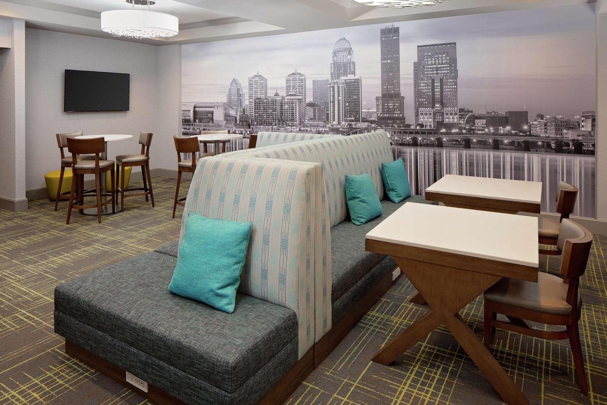 Hampton Inn Louisville Downtown Bagian luar foto