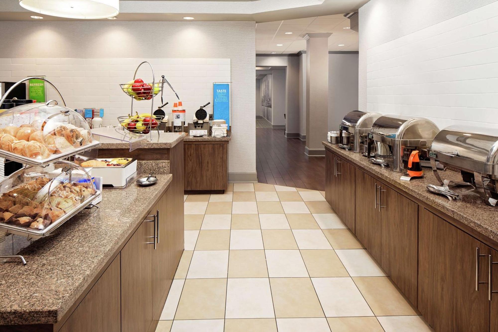 Hampton Inn Louisville Downtown Bagian luar foto