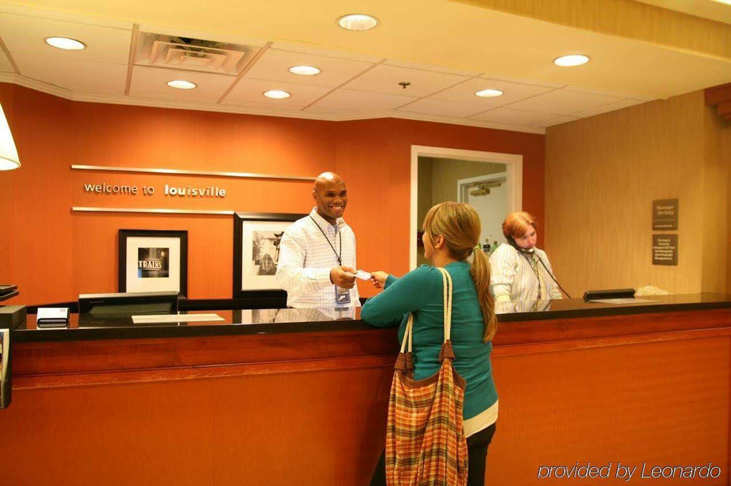 Hampton Inn Louisville Downtown Bagian luar foto